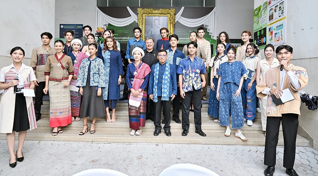 นีโอ-ล้านนา” รันเวย์ผ้าไทย GI สุดล้ำ! นิสิตคณะอุตสาหกรรมบริการ โชว์ศักยภาพในงานเกษตรแฟร์ 69