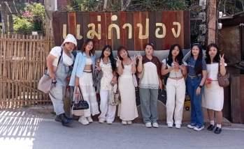 นิสิตชั้นปีที่ 2 หลักสูตรศิลปศาสตรบัณฑิต สาขาวิชาอุตสาหกรรมการท่องเที่ยวและบริการ เข้าร่วมกิจกรรมการเรียนรู้จากห้องเรียนสู่สถานที่จริงอย่างมืออาชีพ ณ จังหวัดเชียงใหม่