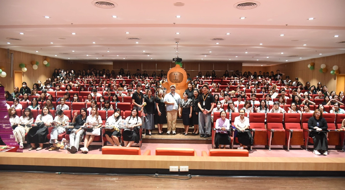 "หลากฉี" อินฟลูเอนเซอร์ล้านซับ บุกมอบพลังบวก ปลุกกระแสแบกเป้ท่องโลกกว้างในสัมมนา "Backpacker Beyond Comfort Zone"