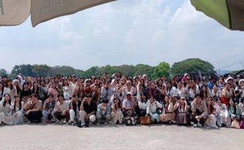 นิสิตสาขาอุตสาหกรรมการท่องเที่ยวและบริการ ภาคปกติ เรียนรู้เส้นทางประวัติศาสตร์ “รถไฟสายมรณะ” ในโครงการรถไฟนำเที่ยว นครปฐม–สะพานแม่น้ำแคว