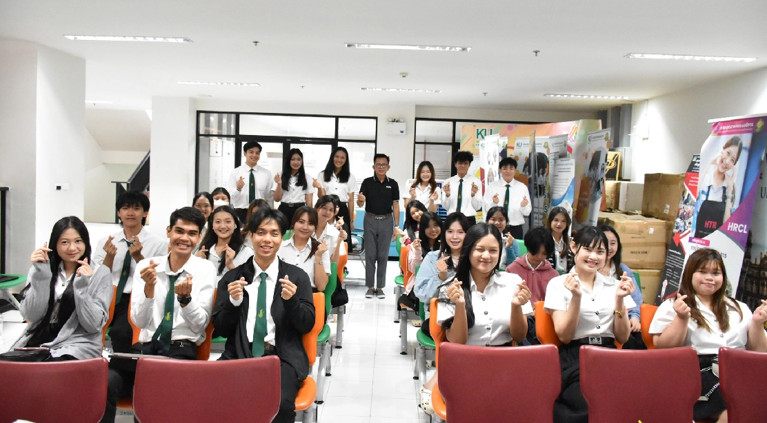 คณบดีคณะอุตสาหกรรมบริการ ร่วมเป็นสักขีพยานในการส่งมอบภาระงานสโมสรนิสิตฯ เสริมสร้างพลังคนรุ่นใหม่ขับเคลื่อนคณะอย่างต่อเนื่อง