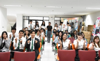 คณบดีคณะอุตสาหกรรมบริการ ร่วมเป็นสักขีพยานในการส่งมอบภาระงานสโมสรนิสิตฯ เสริมสร้างพลังคนรุ่นใหม่ขับเคลื่อนคณะอย่างต่อเนื่อง