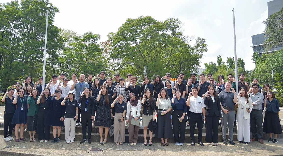 คณาจารย์คณะอุตสาหกรรมบริการ เข้าร่วมพิธีเปิด การจัดฝึกอบรมเชิงปฏิบัติการ (Research Workshop) เรื่อง การเพิ่มศักยภาพการเขียนข้อเสนอการวิจัย โครงการวิจัยเพื่อพัฒนานักวิจัยรุ่นใหม่ มก. ประจำปี 2569