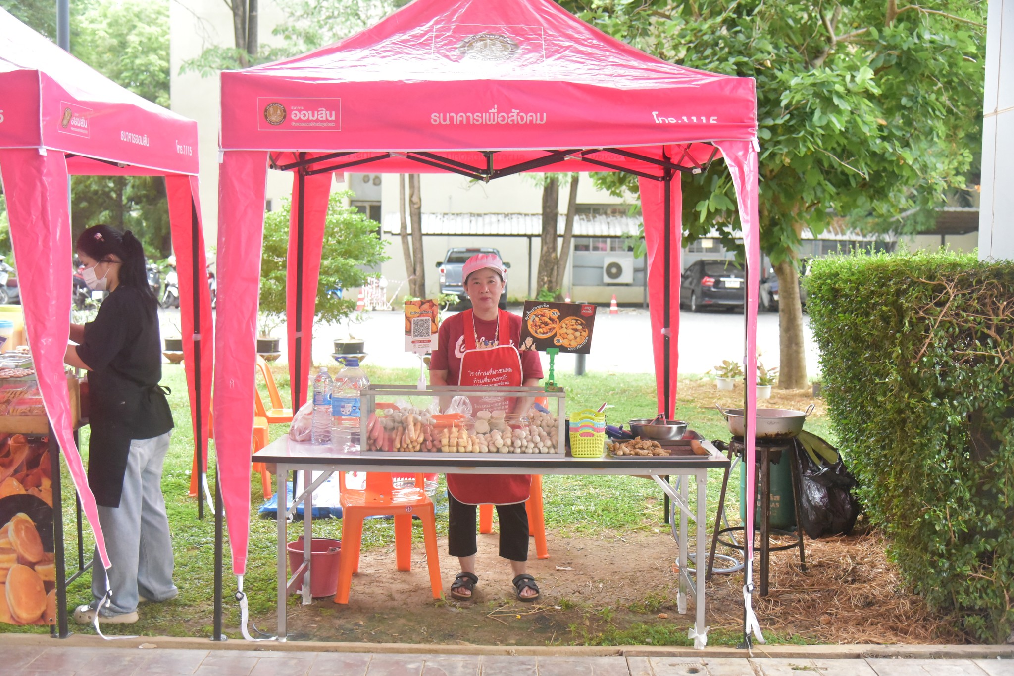 วันพฤหัสบดีที่ 3 กรกฎาคม 2568 เวลา 09.00-16.00 น. รองศาสตราจารย์ ดร.อนามัย ดำเนตร ปฐมคณบดี และผู้ก่อตั้งคณะอุตสาหกรรมบริการ จัดโครงการ ตลาดนัด อบ. ของแทร่