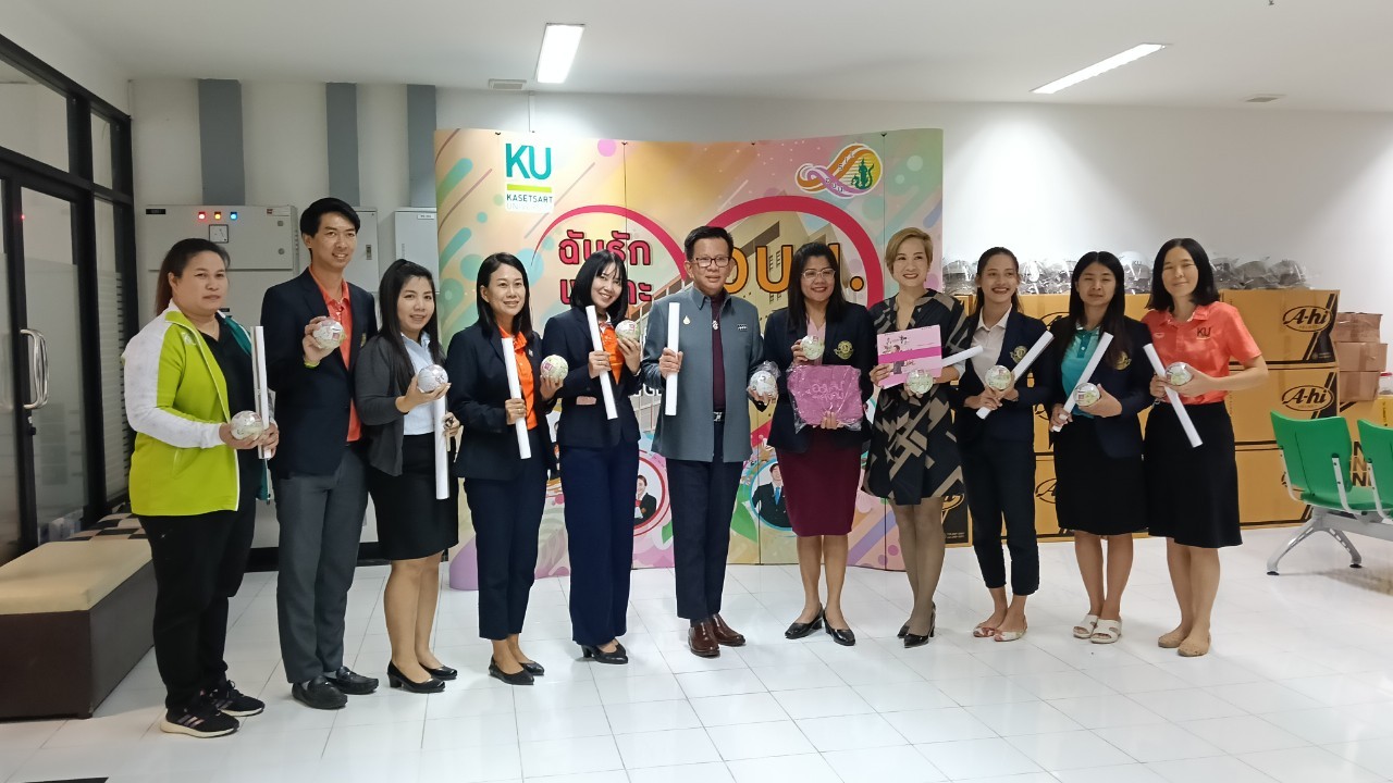คณบดีคณะวิทยาศาสตร์การกีฬาและสุขภาพ พร้อมด้วยผู้บริหาร และบุคลากร เข้าพบ รองศาสตราจารย์ ดร.อนามัย ดำเนตร ปฐมคณบดี และผู้ก่อตั้งคณะอุตสาหกรรมบริการ ในโอกาสส่งท้ายปีเก่า ต้อนรับปีใหม่ 2568