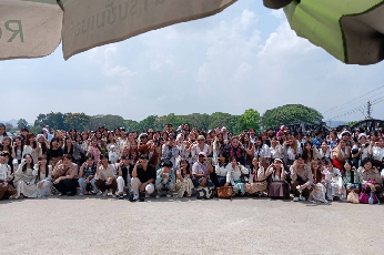 นิสิตสาขาอุตสาหกรรมการท่องเที่ยวและบริการ ภาคปกติ เรียนรู้เส้นทางประวัติศาสตร์ “รถไฟสายมรณะ” ในโครงการรถไฟนำเที่ยว นครปฐม–สะพานแม่น้ำแคว