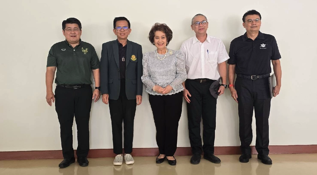ปฐมคณบดีและผู้ก่อตั้งคณะอุตสาหกรรมบริการ ให้การต้อนรับ รองอธิการบดีฝ่ายการเงินและกิจกรรมพิเศษ ในโครงการสัมมนา เรื่อง "ติดตามเร่งรัดการจัดซื้อจัดจ้างรายจ่ายงบลงทุนเงินงบประมาณแผ่นดินปีงบประมาณ พ.ศ. 2569