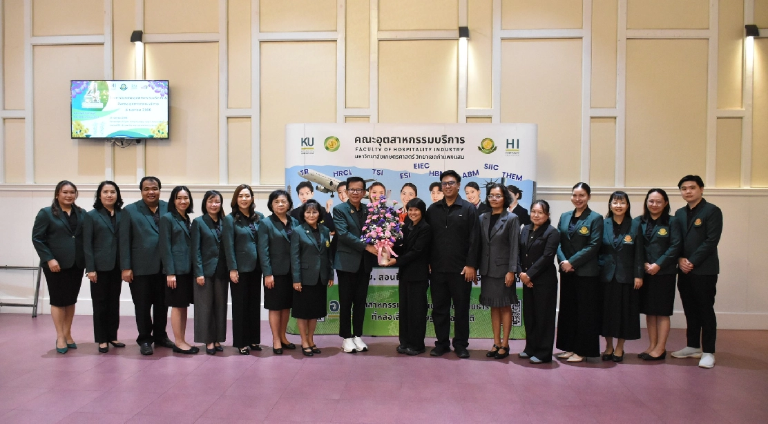 ศูนย์เทคโนโลยีชีวภาพเกษตร มอบแจกันดอกไม้ร่วมแสดงความยินดีในโอกาส "วันคล้ายสถาปนาคณะอุตสาหกรรมบริการ ครบรอบปีที่ 4"