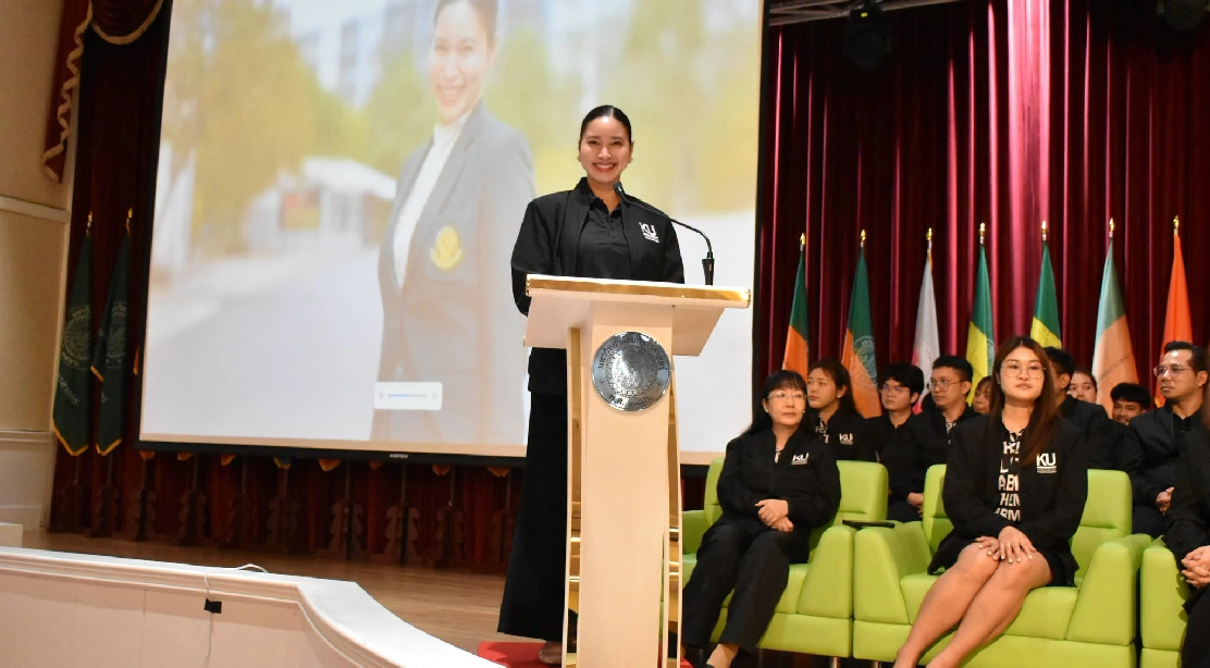ภาษาอังกฤษเพื่อการสื่อสารระหว่างวัฒนธรรมและผู้ประกอบการ (EIEC) นำเสนอภาพรวมและนโยบายการดูแลนิสิต แก่ผู้ปกครองในงาน "ผู้บริหารพบผู้ปกครอง ประจำปีการศึกษา 2569"