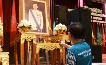 คณะอุตสาหกรรมบริการจัดพิธีจุดธูปเทียนน้อมรำลึกและแสดงความกตัญญูแด่ท่าน ดร.จงรัก วัชรินทร์รัตน์ ใน “พิธีบายศรีสู่ขวัญ” นิสิตชั้นปีที่ 1 ประจำปีการศึกษา 2569
