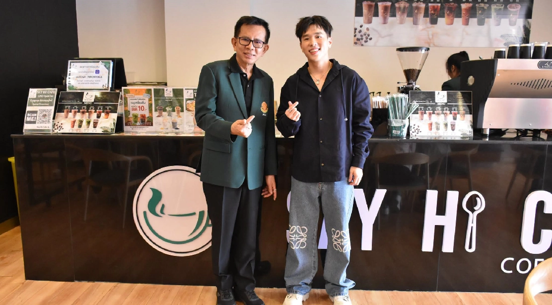 "คุณนัท อภิวิชญ์" เยี่ยมชมและถ่ายภาพ ณ Say HI Café ในกิจกรรม Job Fairs 2026 ครั้งที่ 7