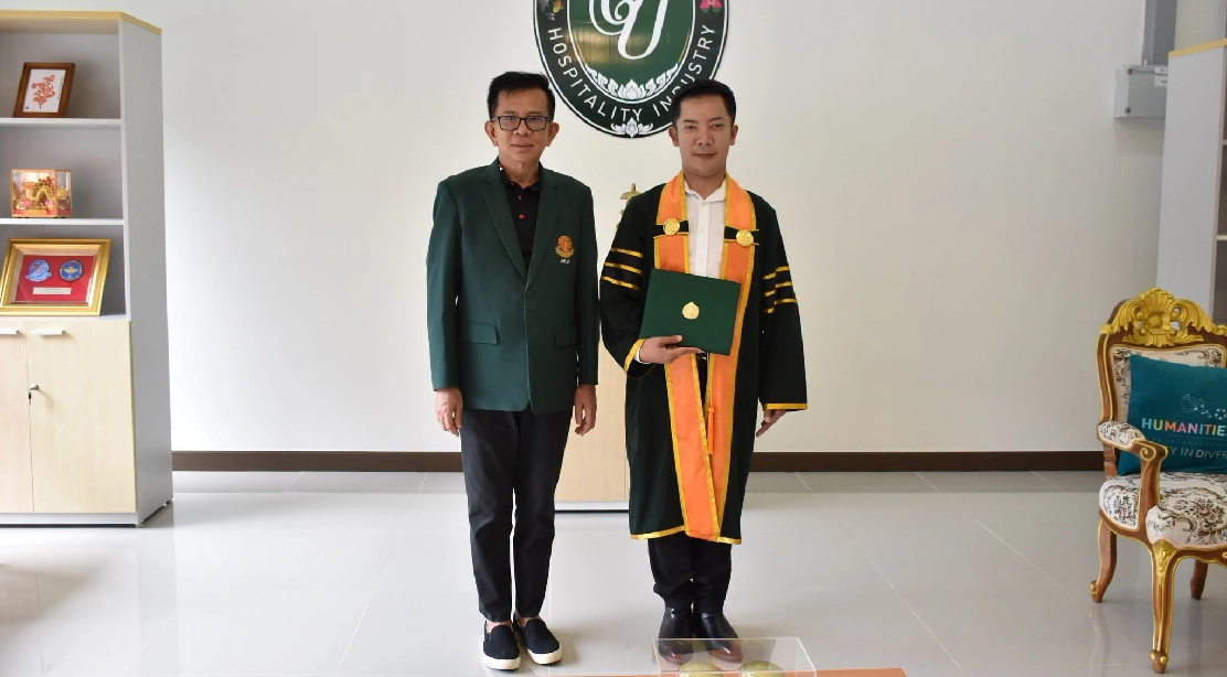 คณะอุตสาหกรรมบริการ ร่วมแสดงความยินดีกับอาจารย์เนื่องในโอกาสสำเร็จการศึกษา