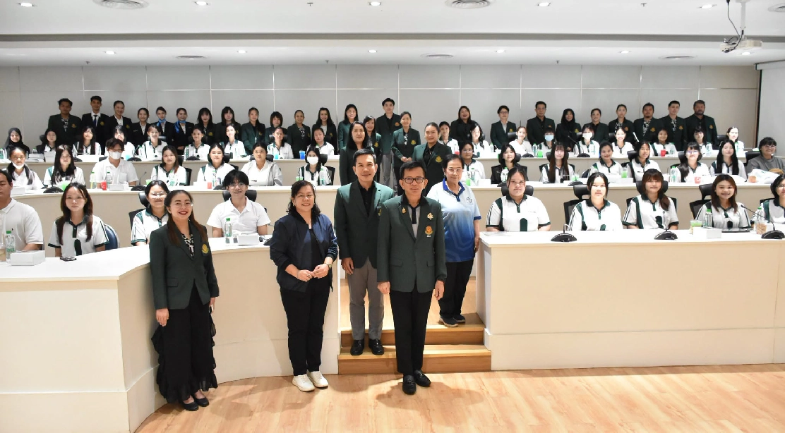 คณบดีคณะอุตสาหกรรมบริการ ต้อนรับคณะศึกษาศาสตร์ มหาวิทยาลัยศิลปากร ในโครงการศึกษาดูงาน มุ่งถ่ายทอดองค์ความรู้ยกระดับเศรษฐกิจสร้างสรรค์
