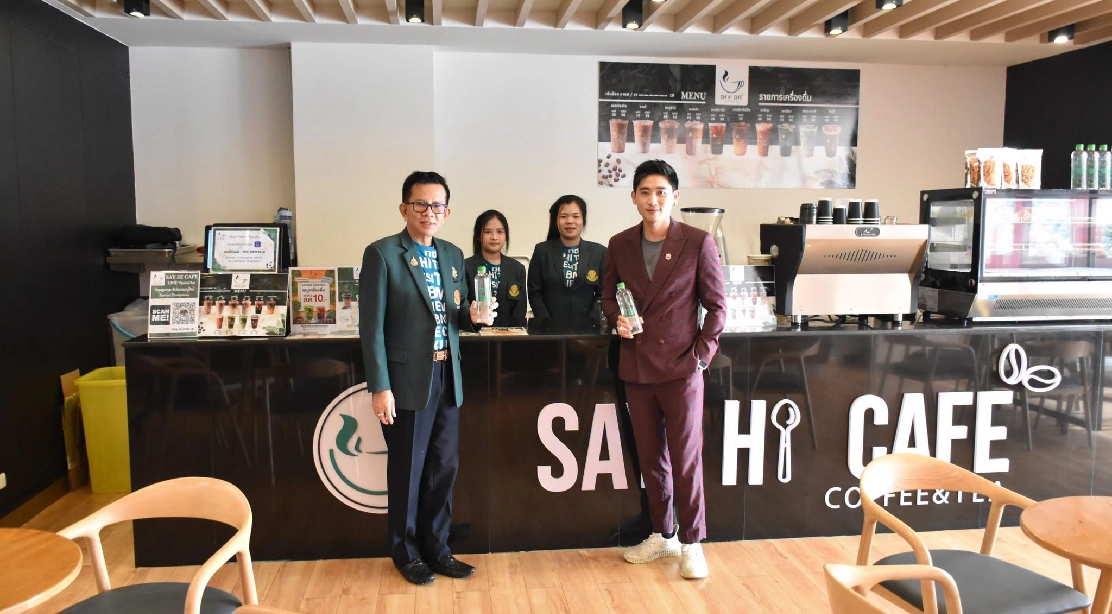 คุณธาดา แสงกำพลี ได้เยี่ยมชมและถ่ายภาพ ณ Say HI Café  คณะอุตสาหกรรม