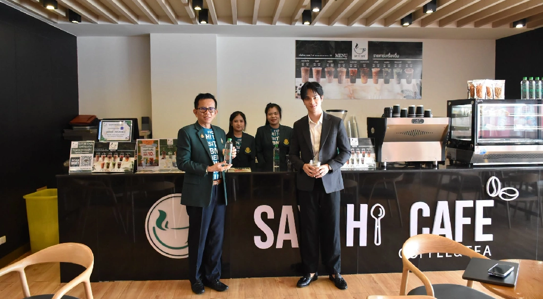 คุณชัยธัช ภัทรอานันท์ ได้เยี่ยมชมและถ่ายภาพ ณ Say HI Café  คณะอุตสาหกรรม