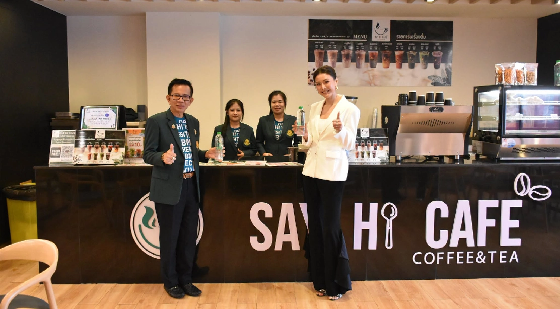 คุณชลลาดา เมฆราตรี ได้เยี่ยมชมและถ่ายภาพ ณ Say HI Café  คณะอุตสาหกรรม