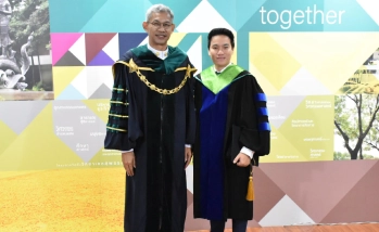 อธิการบดี ร่วมถ่ายภาพ และแสดงความยินดีแก่ดุษฎีบัณฑิต คณะอุตสาหกรรมบริการ ในพิธีพระราชทานปริญญาบัตร ประจำปีการศึกษา 2568