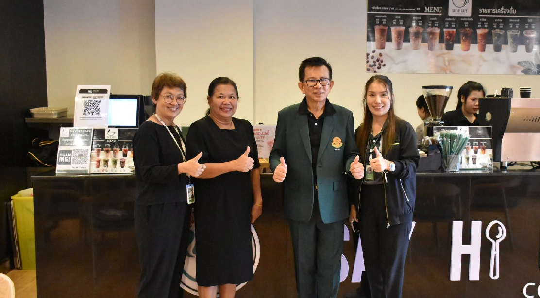 คณบดีคณะอุตสาหกรรมบริการ ร่วมถ่ายภาพกับ ผู้บริหารสำนักงานวิทยาเขตกำแพงแสน ในการประชุมคณะกรรมการประจำวิทยาเขตกำแพงแสน ครั้งที่ 10/2569
