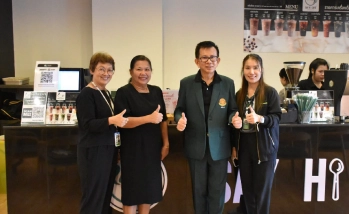 คณบดีคณะอุตสาหกรรมบริการ ร่วมถ่ายภาพกับ ผู้บริหารสำนักงานวิทยาเขตกำแพงแสน ในการประชุมคณะกรรมการประจำวิทยาเขตกำแพงแสน ครั้งที่ 10/2569